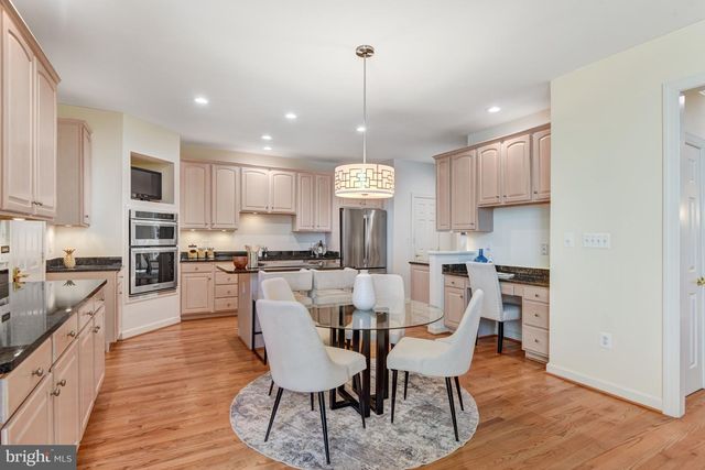 3842 FARRCROFT GRN, Fairfax, VA 22030
