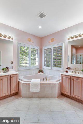 3842 FARRCROFT GRN, Fairfax, VA 22030