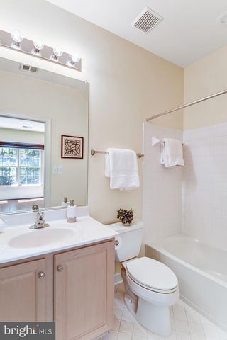 3842 FARRCROFT GRN, Fairfax, VA 22030