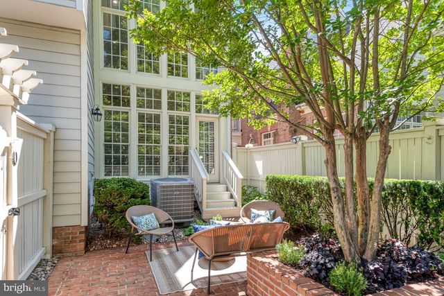 3842 FARRCROFT GRN, Fairfax, VA 22030
