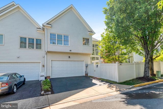 3842 FARRCROFT GRN, Fairfax, VA 22030