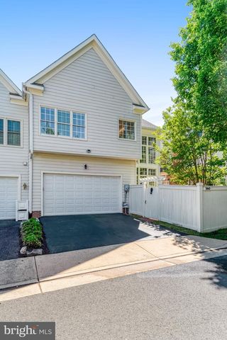 3842 FARRCROFT GRN, Fairfax, VA 22030