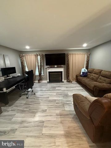 41 SASSAFRAS DR, Sicklerville, NJ 08081