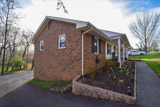 7125 Cedar Crest RD, Roanoke, VA 24019