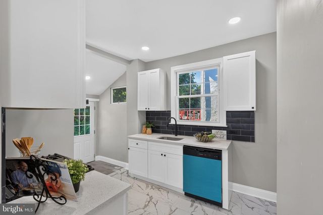 39 CLOVERDALE AVE, Upper Darby, PA 19082