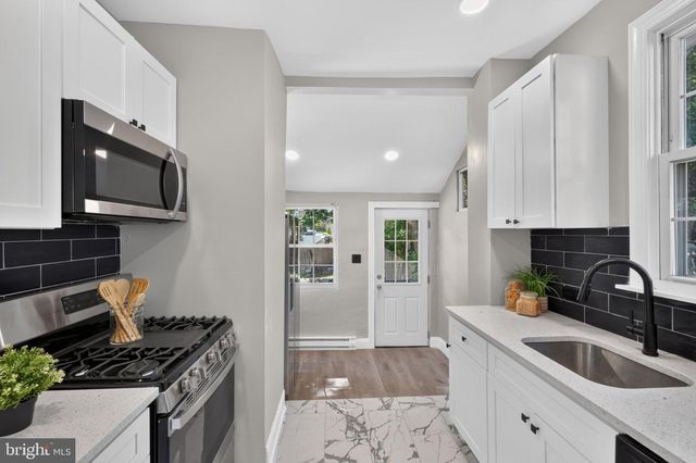39 CLOVERDALE AVE, Upper Darby, PA 19082