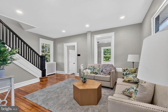39 CLOVERDALE AVE, Upper Darby, PA 19082