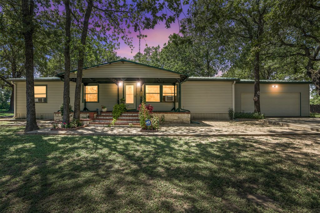 243 Brooks Circle, Lorena, TX 76655