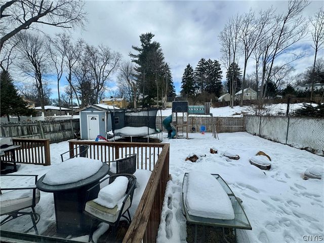 15 Woodlawn Avenue East, Utica, NY 13501