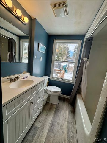 15 Woodlawn Avenue East, Utica, NY 13501