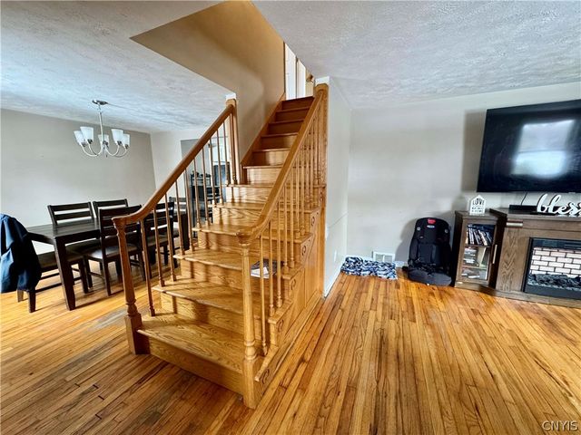 15 Woodlawn Avenue East, Utica, NY 13501