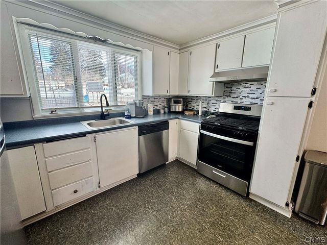 15 Woodlawn Avenue East, Utica, NY 13501