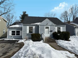 15 Woodlawn Avenue East, Utica, NY 13501
