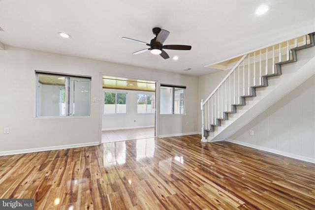 56 N NORTHPARK DR, Levittown, PA 19054