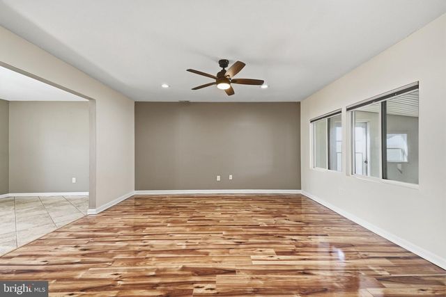 56 N NORTHPARK DR, Levittown, PA 19054