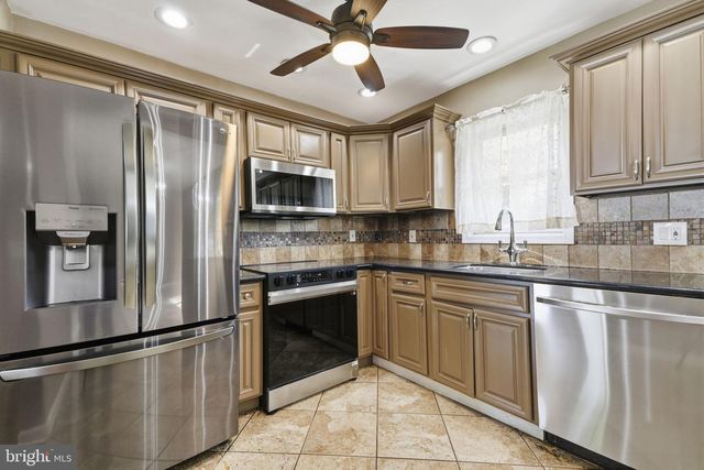 56 N NORTHPARK DR, Levittown, PA 19054