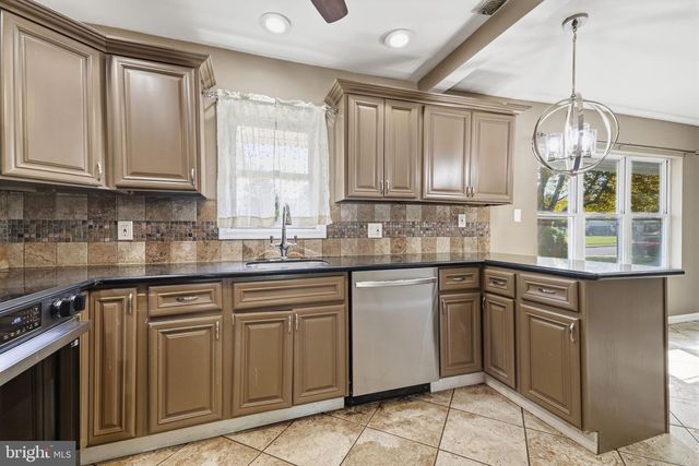 56 N NORTHPARK DR, Levittown, PA 19054