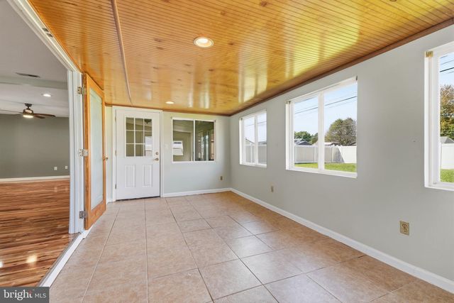 56 N NORTHPARK DR, Levittown, PA 19054