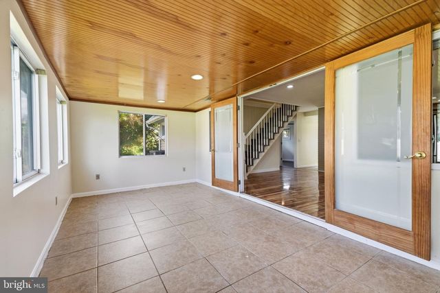56 N NORTHPARK DR, Levittown, PA 19054
