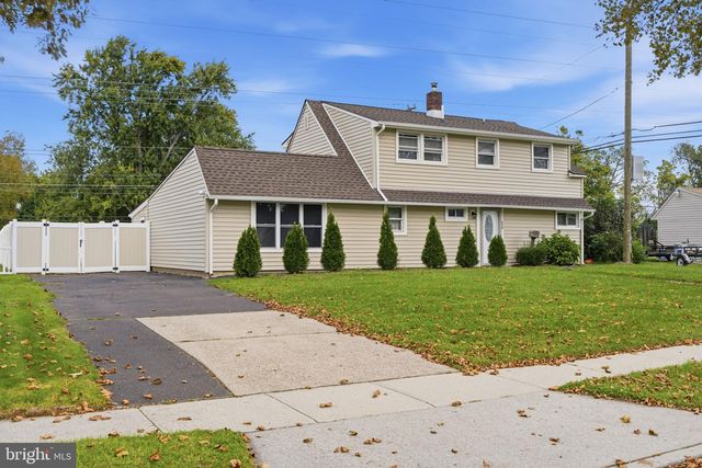 56 N NORTHPARK DR, Levittown, PA 19054
