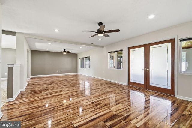 56 N NORTHPARK DR, Levittown, PA 19054
