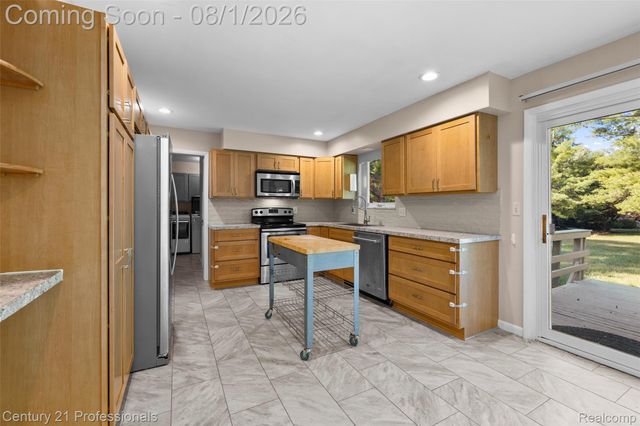 31991 STAMAN, Farmington Hills, MI 48336