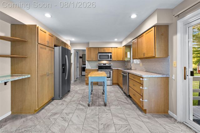 31991 STAMAN, Farmington Hills, MI 48336