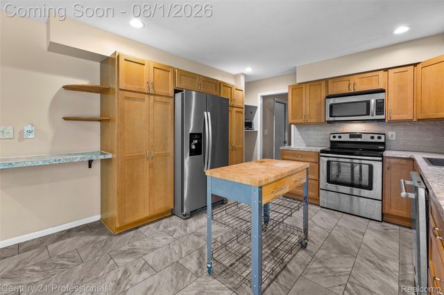 31991 STAMAN, Farmington Hills, MI 48336