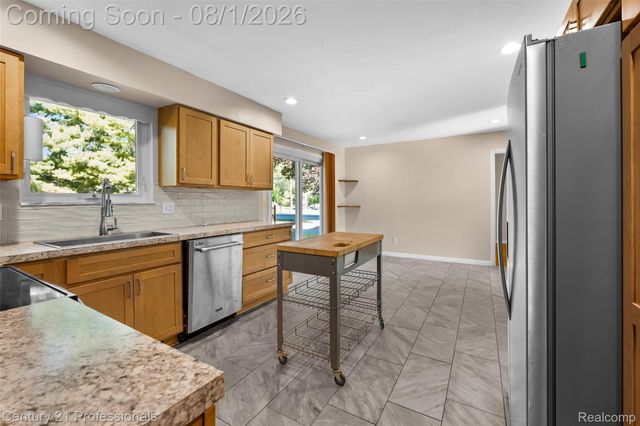 31991 STAMAN, Farmington Hills, MI 48336