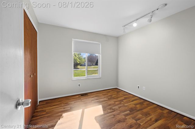 31991 STAMAN, Farmington Hills, MI 48336