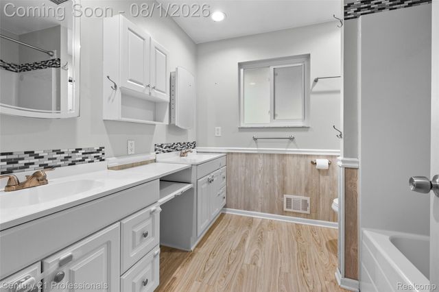 31991 STAMAN, Farmington Hills, MI 48336