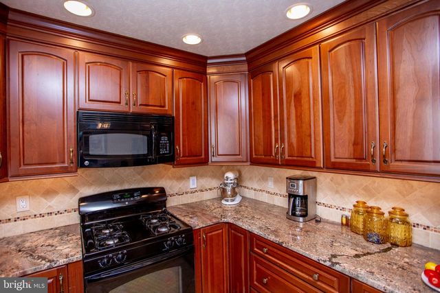 10213 KILBURN RD, Philadelphia, PA 19114