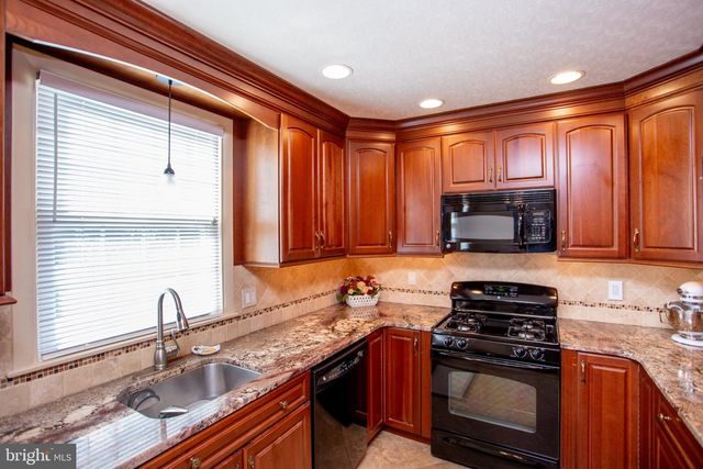 10213 KILBURN RD, Philadelphia, PA 19114