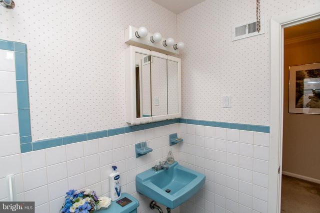 10213 KILBURN RD, Philadelphia, PA 19114