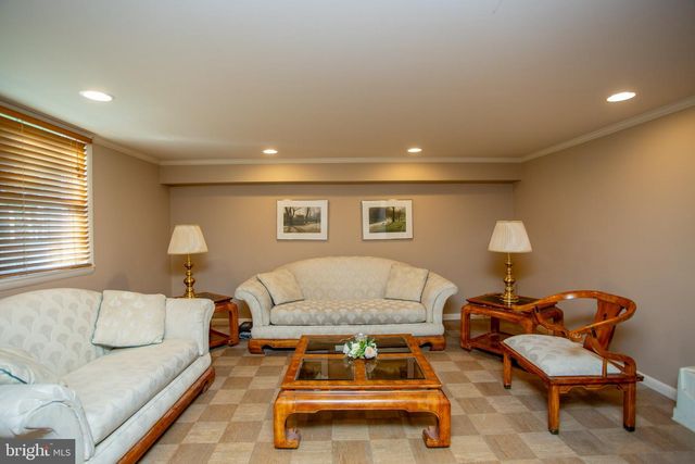 10213 KILBURN RD, Philadelphia, PA 19114