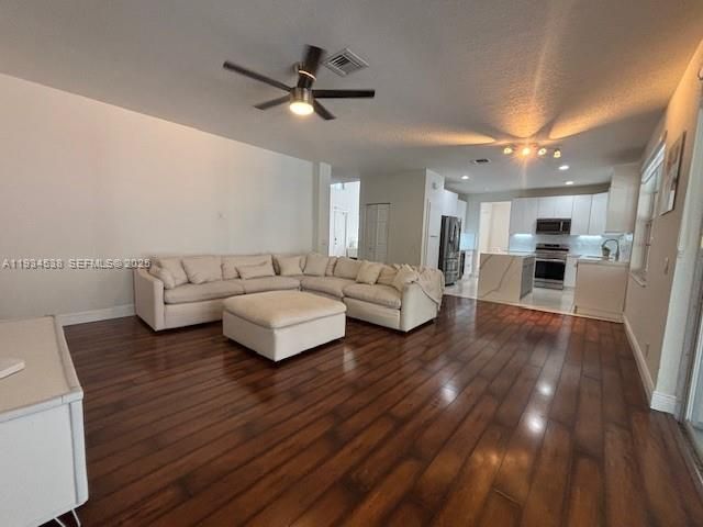 712 Tulip Cir, Weston, FL 33327