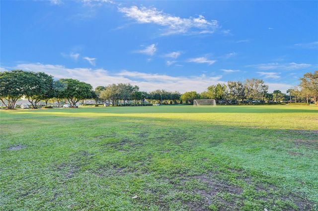 712 Tulip Cir, Weston, FL 33327