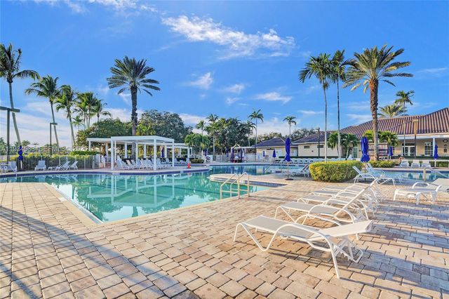 712 Tulip Cir, Weston, FL 33327