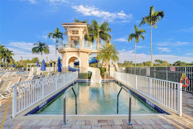 712 Tulip Cir, Weston, FL 33327