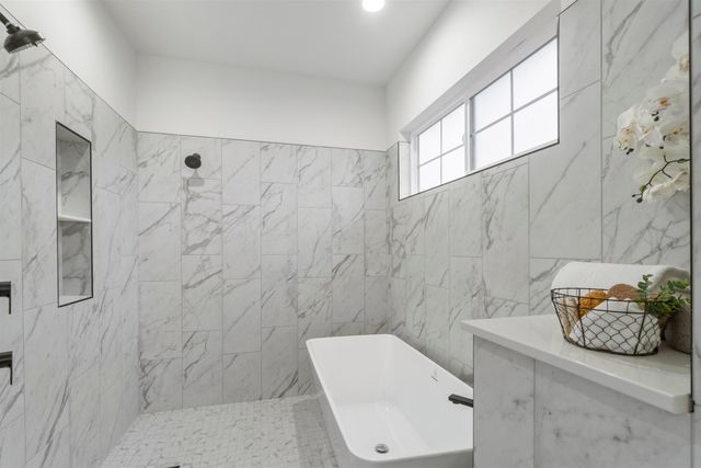 1922 N Donwood Ln, Greenacres, WA 99016