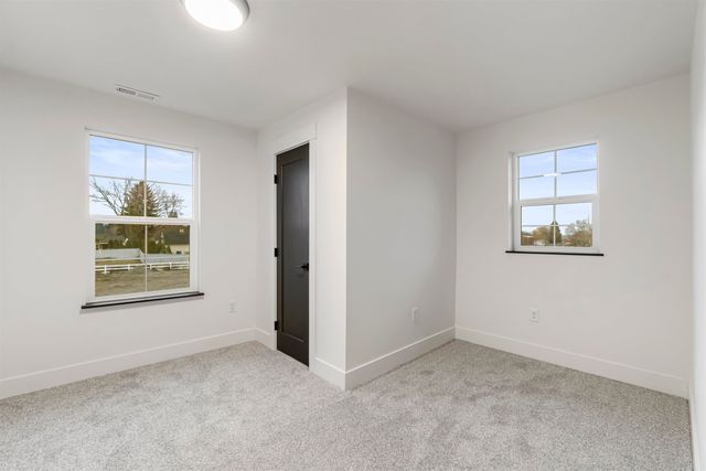 1922 N Donwood Ln, Greenacres, WA 99016