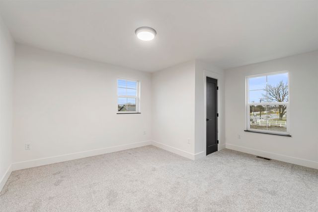 1922 N Donwood Ln, Greenacres, WA 99016