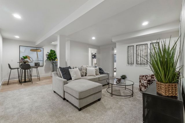 1922 N Donwood Ln, Greenacres, WA 99016