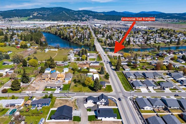 1922 N Donwood Ln, Greenacres, WA 99016