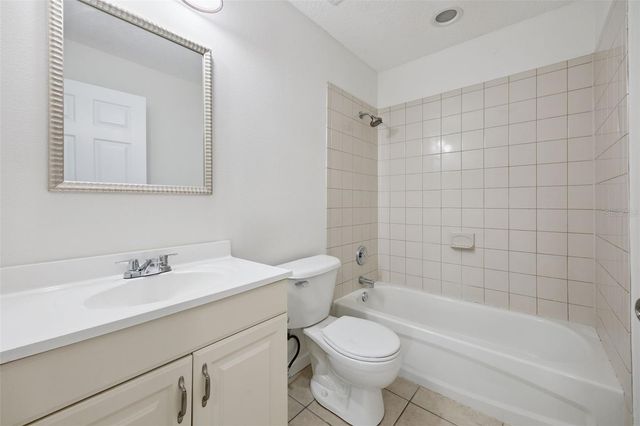 1105 N ROCKINGHAM AVENUE, Tavares, FL 32778