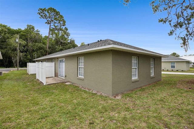1105 N ROCKINGHAM AVENUE, Tavares, FL 32778