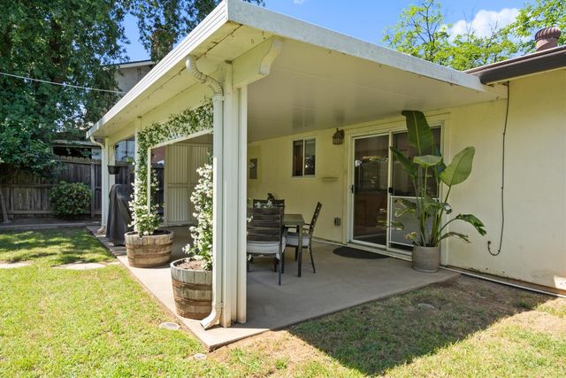 9116 Feather River Way, Sacramento, CA 95826