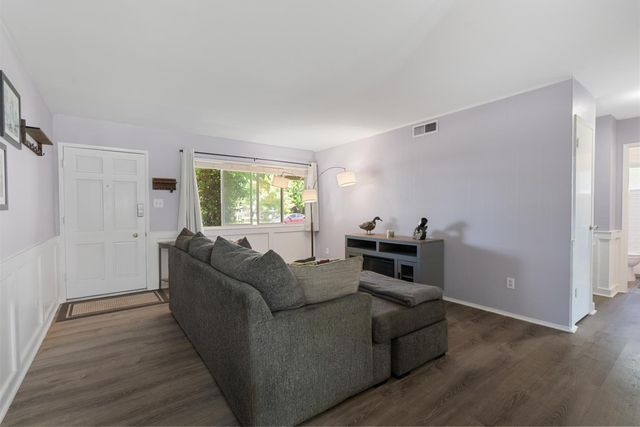 9116 Feather River Way, Sacramento, CA 95826