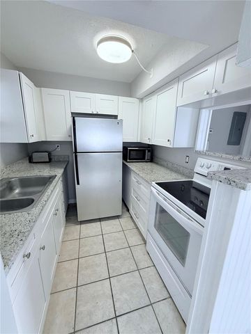 11705 3RD STREET E 8, Treasure Island, FL 33706