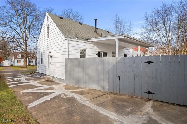 31 Rockdale Avenue, Boardman, OH 44512